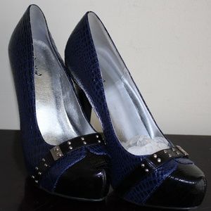 Qupid Woman’s SZ 7 Snake Blue Black Pump Heels